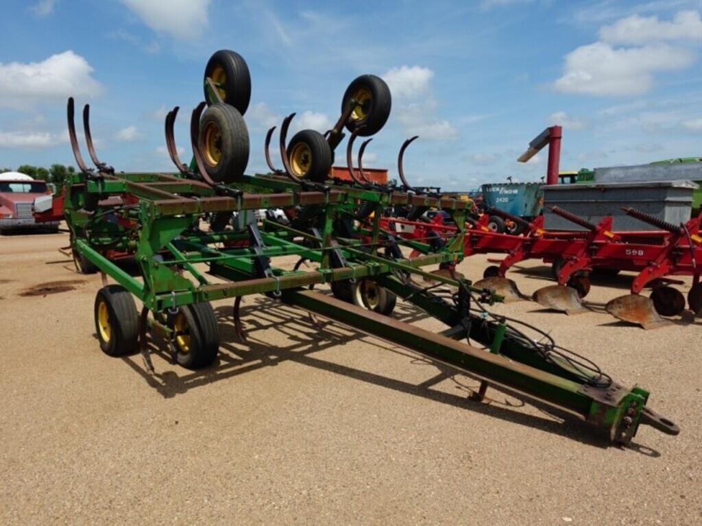 Image of John Deere 610 Primary image