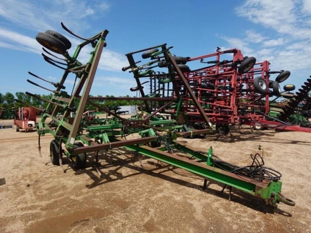 Image of John Deere 610 Primary image