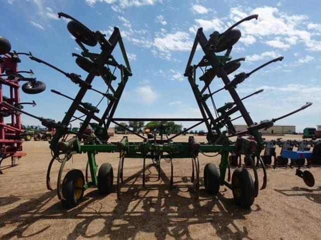 Image of John Deere 610 equipment image 2