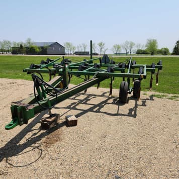 Main image John Deere 610