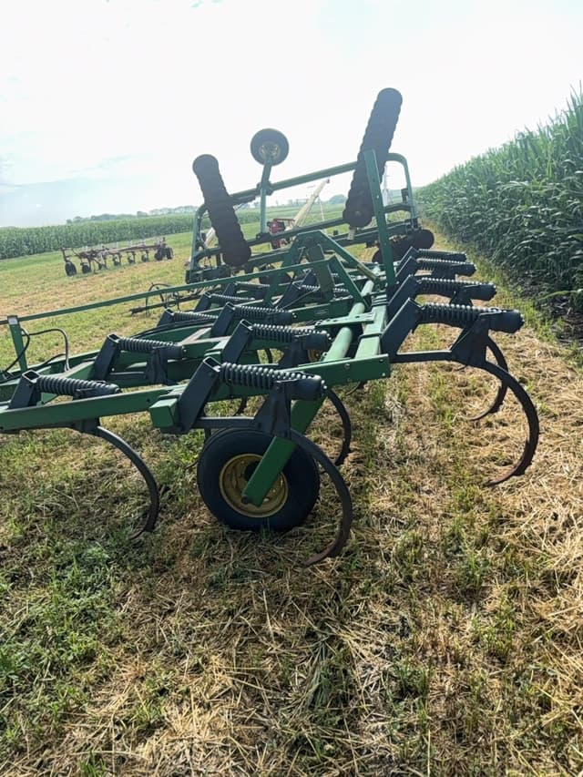 Image of John Deere 610 equipment image 3