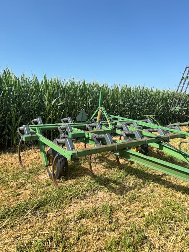 Image of John Deere 610 equipment image 4