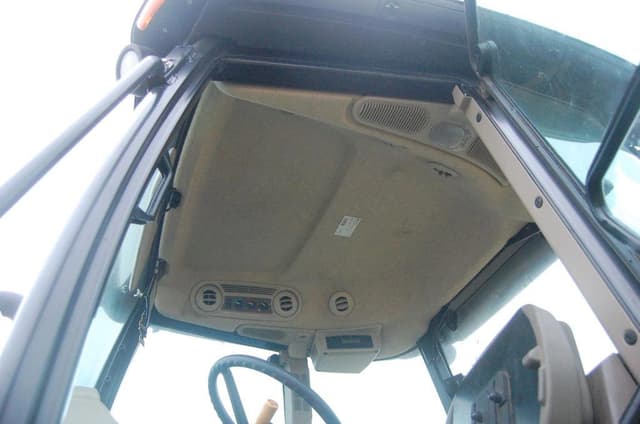 Image of John Deere 6105E equipment image 4