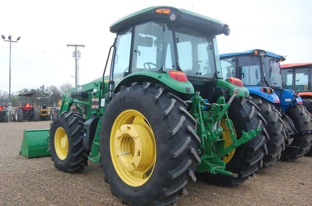 Image of John Deere 6105E equipment image 1