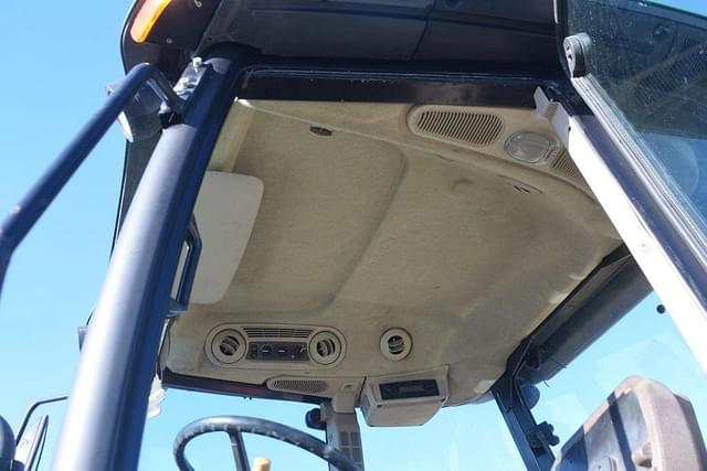Image of John Deere 6105D equipment image 4