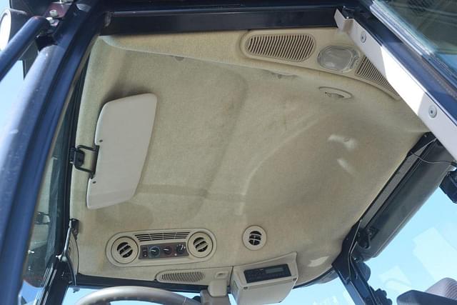 Image of John Deere 6105E equipment image 4