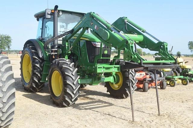 Image of John Deere 6105E equipment image 3