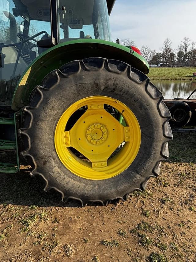 Image of John Deere 6105E equipment image 4