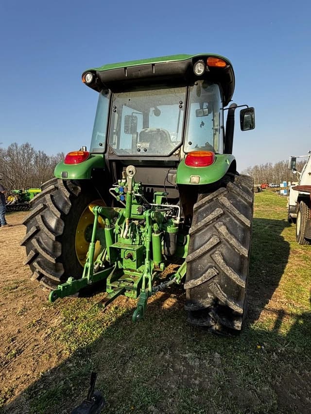 Image of John Deere 6105E equipment image 3