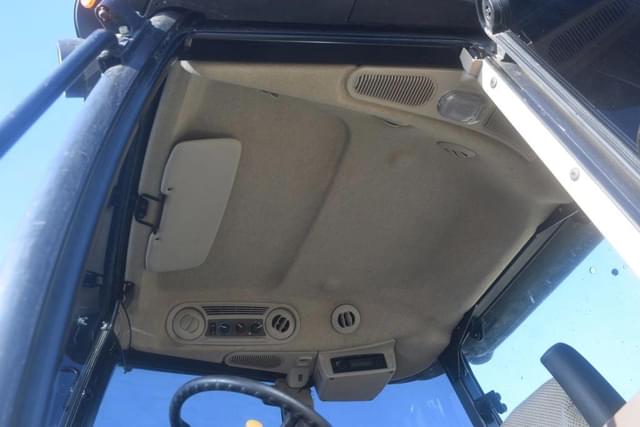 Image of John Deere 6120E equipment image 4