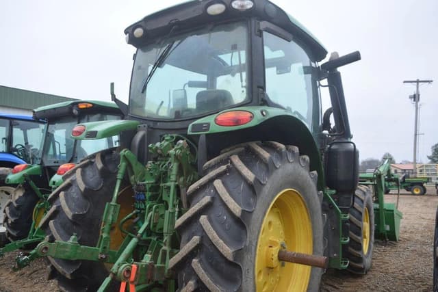 Image of John Deere 6120R equipment image 2