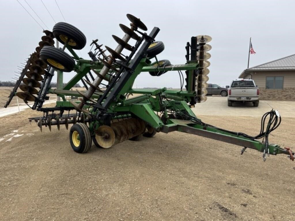 John Deere 630 Equipment Image0