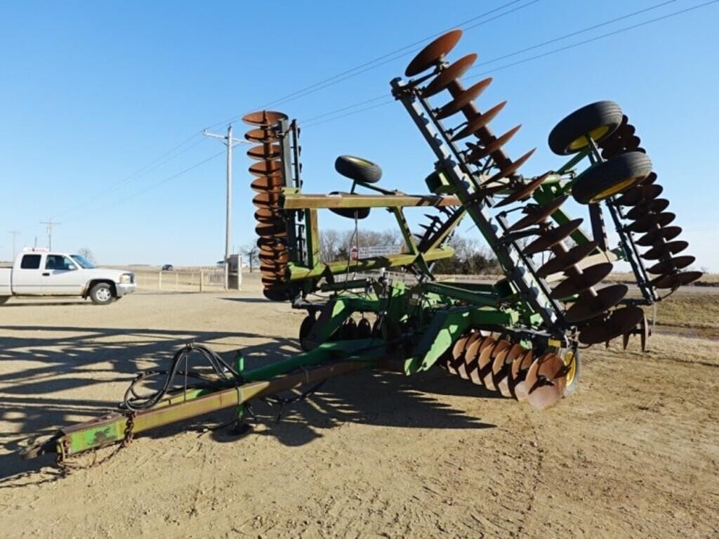 John Deere 630 Equipment Image0