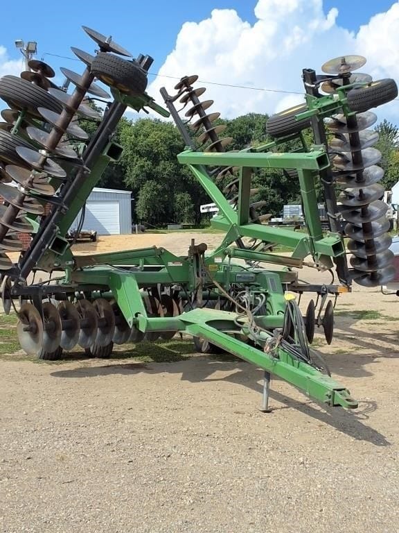 John Deere 630 Equipment Image0