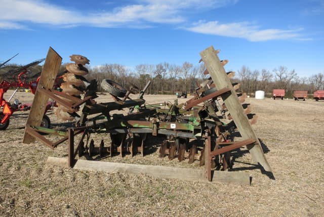 Image of John Deere 630 equipment image 4