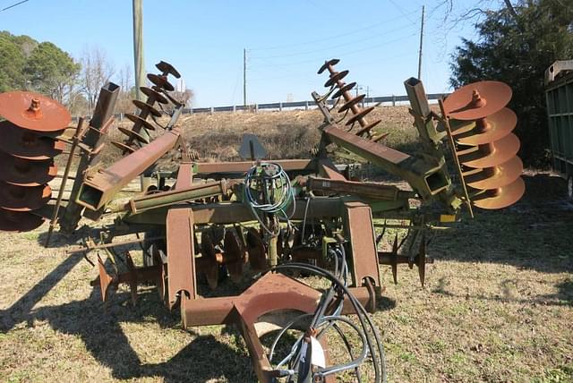 Image of John Deere 630 equipment image 1