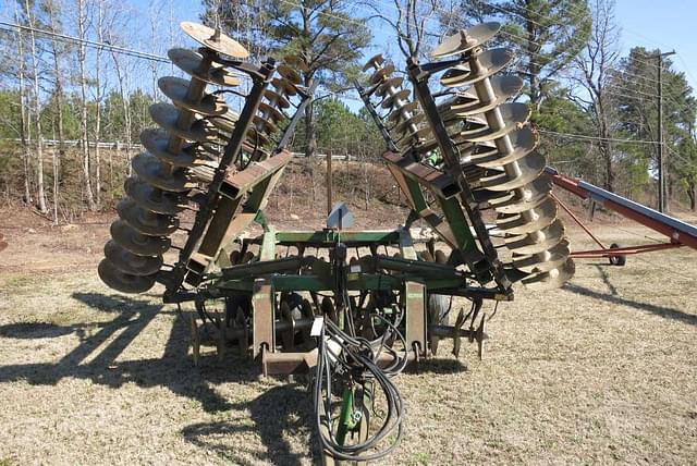 Image of John Deere 630 equipment image 1