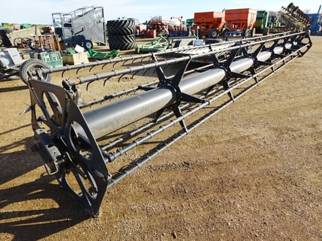 Image of John Deere 635 equipment image 2