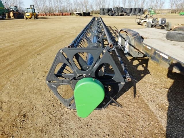 Image of John Deere 635 equipment image 3