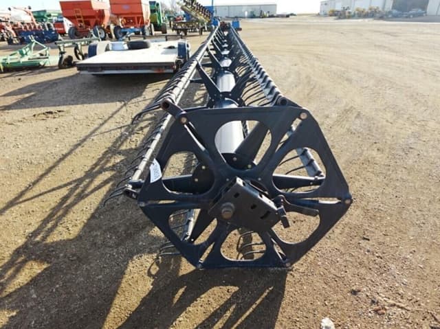 Image of John Deere 635 equipment image 1