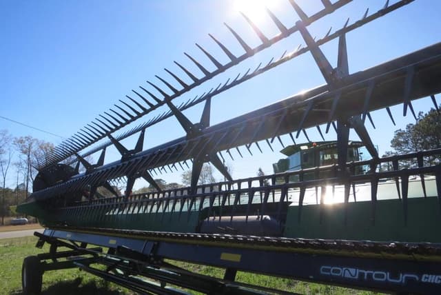 Image of John Deere 635FD equipment image 4