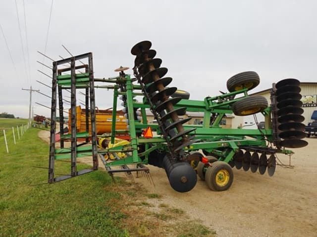 Image of John Deere 637 equipment image 1