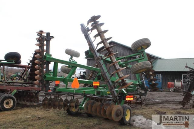 Image of John Deere 637 equipment image 2