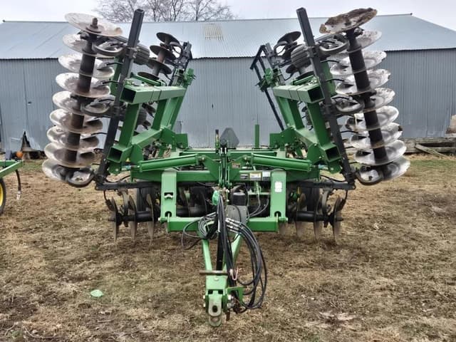 Image of John Deere 637 equipment image 1