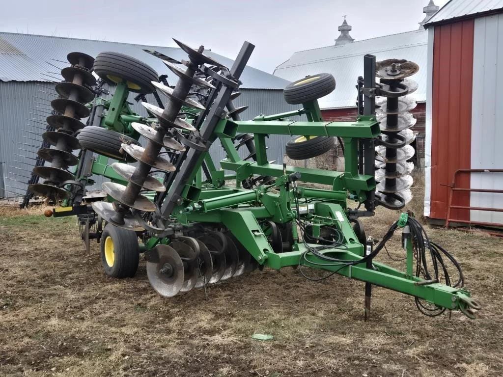John Deere 637 Equipment Image0