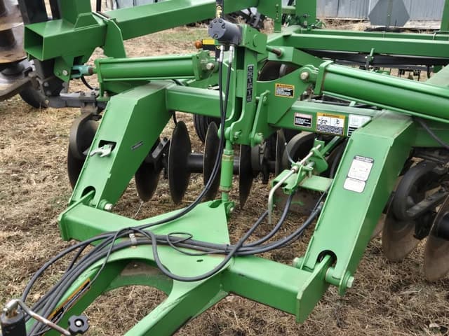 Image of John Deere 637 equipment image 4