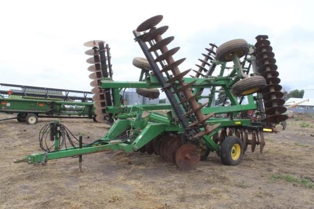 Image of John Deere 637 equipment image 1