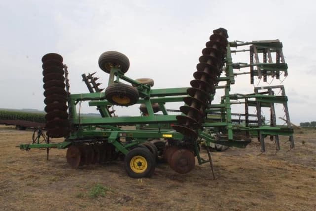 Image of John Deere 637 equipment image 2