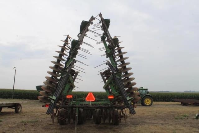 Image of John Deere 637 equipment image 4