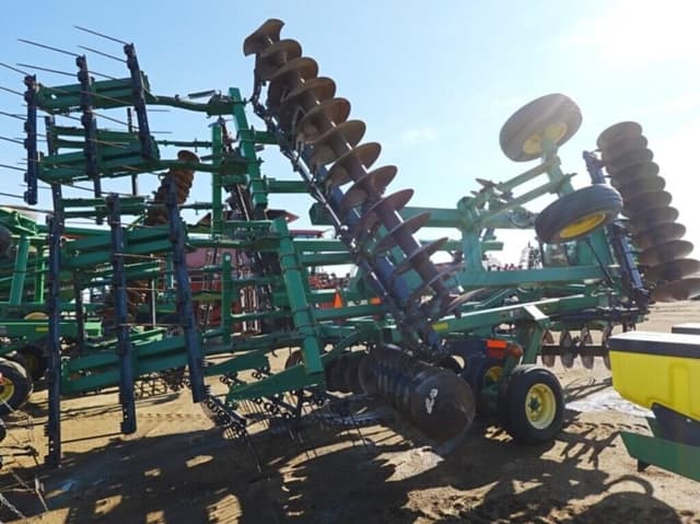 Image of John Deere 637 equipment image 2