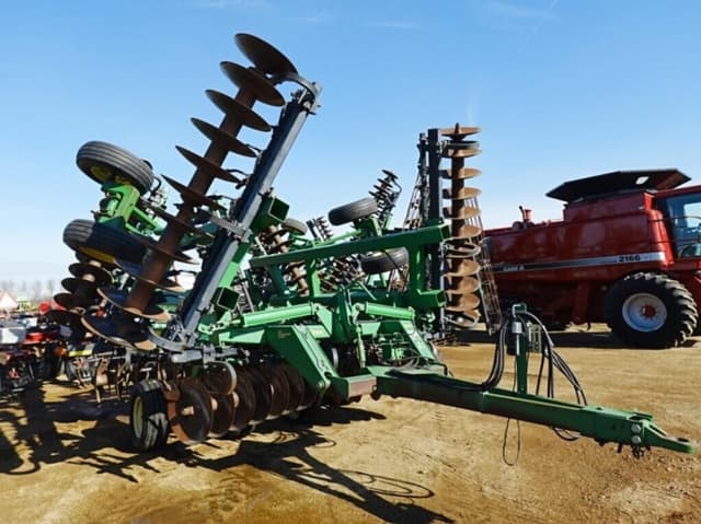 Image of John Deere 637 equipment image 1