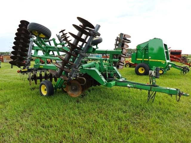 Image of John Deere 637 equipment image 2