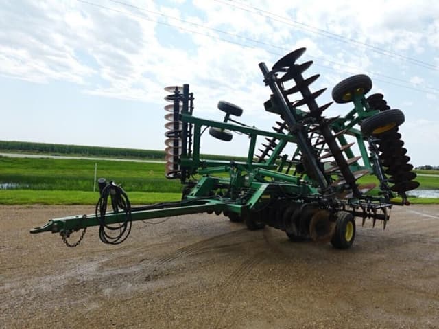 Image of John Deere 637 equipment image 1