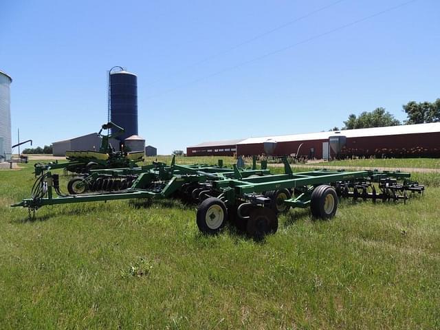 Image of John Deere 637 equipment image 2