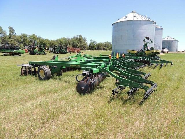 Image of John Deere 637 equipment image 3