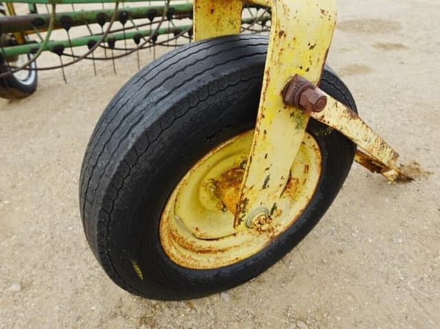 Image of John Deere 640 equipment image 3