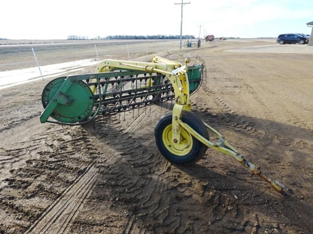 John Deere 640 Equipment Image0