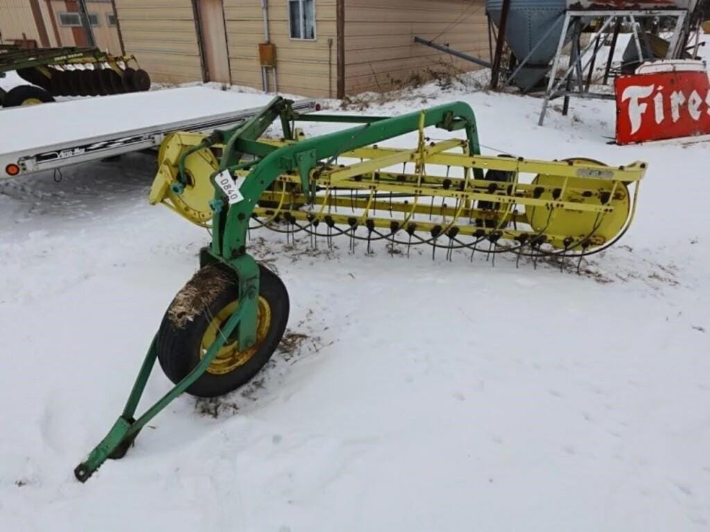 John Deere 640 Equipment Image0