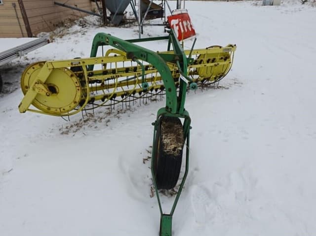 Image of John Deere 640 equipment image 1