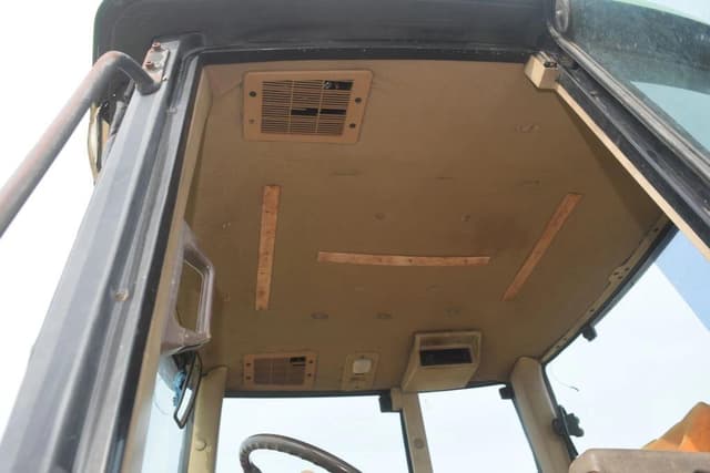 Image of John Deere 6410 equipment image 4