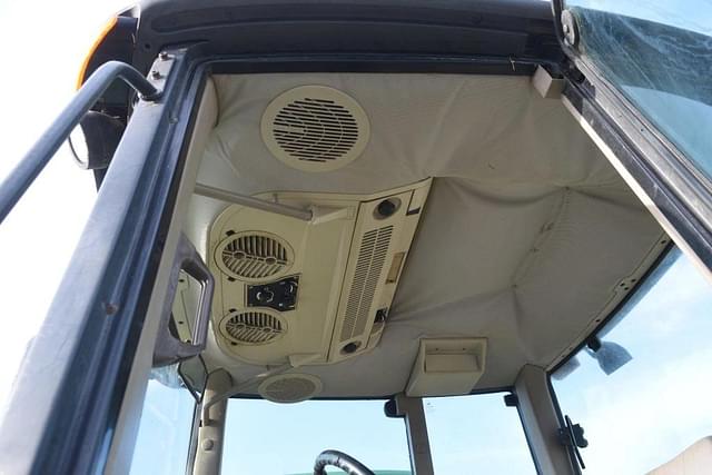 Image of John Deere 6415 equipment image 4