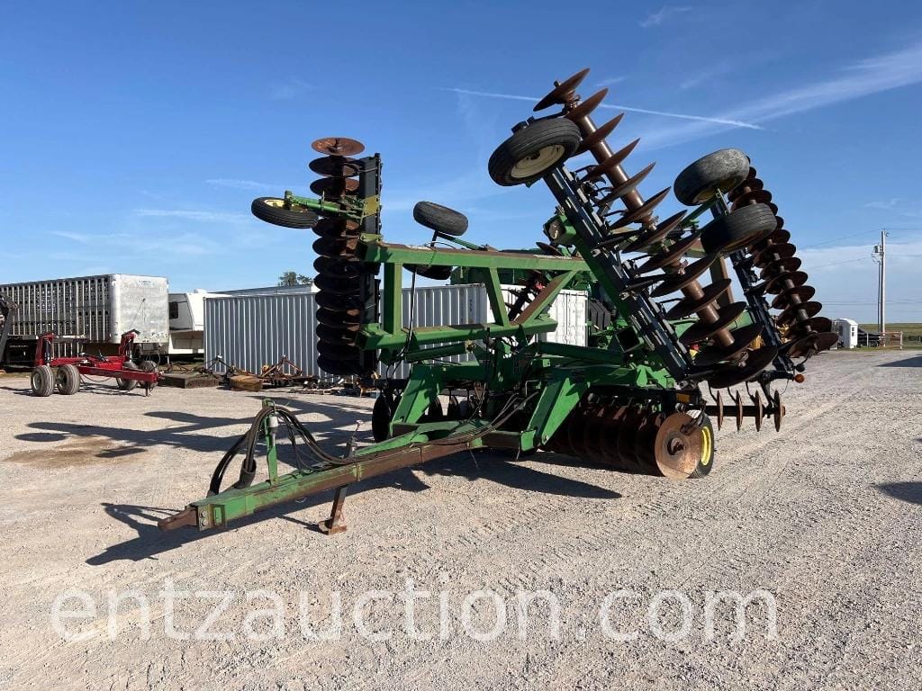 John Deere 650 Equipment Image0