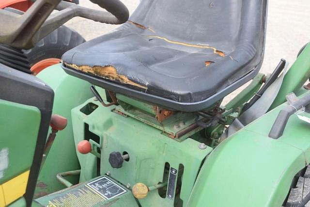 Image of John Deere 670 equipment image 4