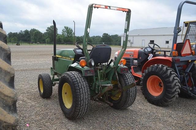 Image of John Deere 670 equipment image 1