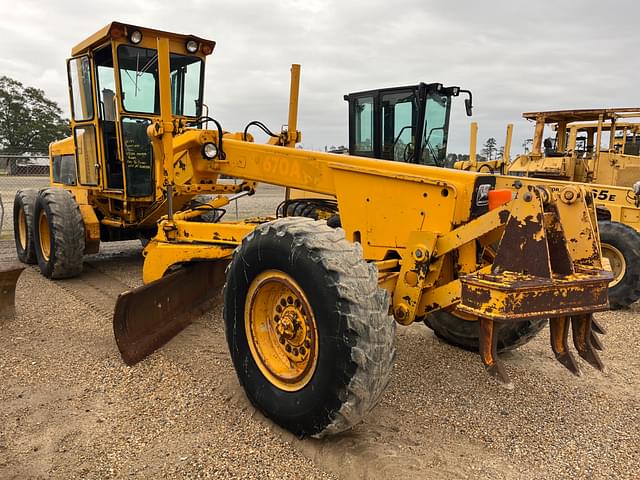 Image of John Deere 670A equipment image 2