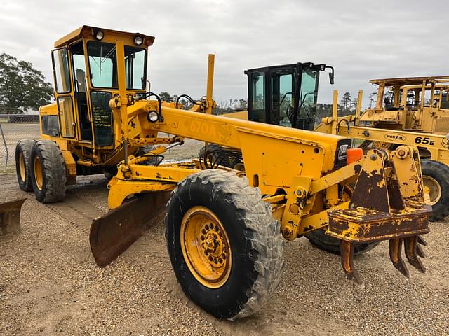 Image of John Deere 670A equipment image 1